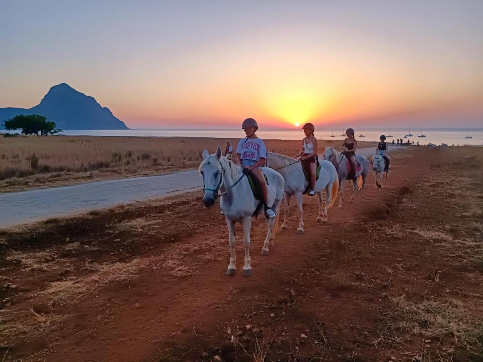 קוסטונאצ'י L'Oasi Una Pineta Sul Mare מראה חיצוני תמונה